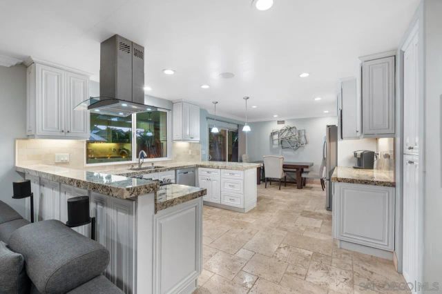 4346 Charger Blvd, San Diego, CA 92117
