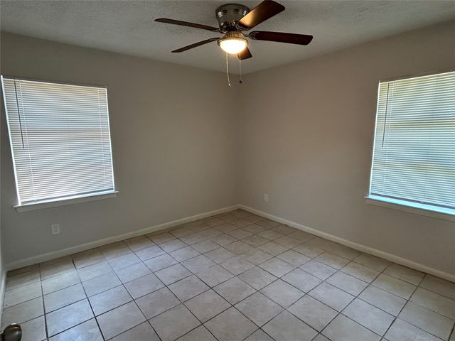 130 W Cherry Point Drive, Dallas, TX 75232