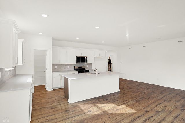 7596 Bluegill Drive, Noblesville, IN 46062