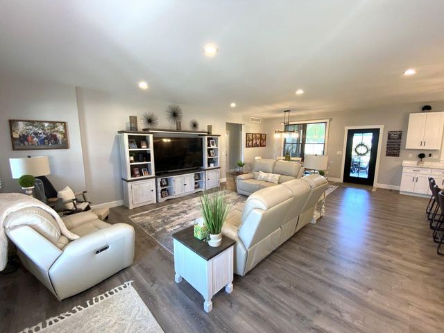 1613 Raymond Avenue, Bellefontaine, OH 43311