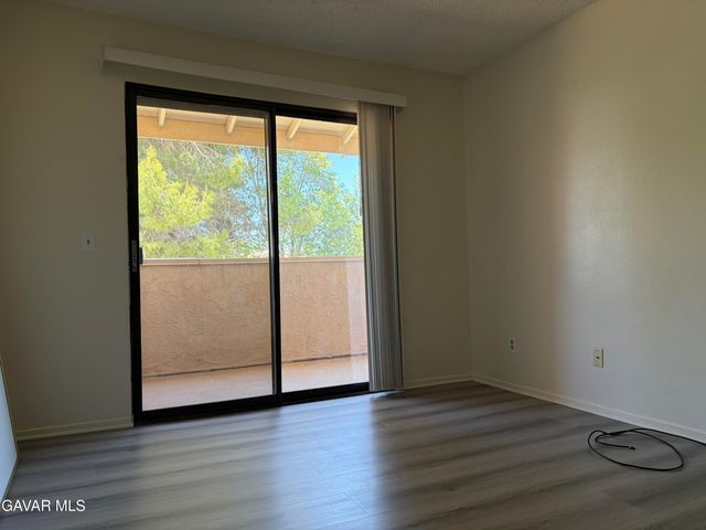 1827 E Ave J 10 2, Lancaster, CA 93535