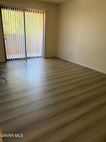 1827 E Ave J 10 2, Lancaster, CA 93535