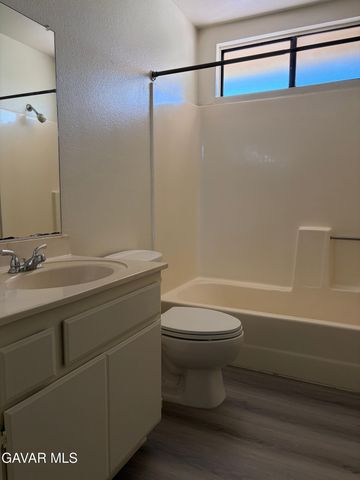 1827 E Ave J 10 2, Lancaster, CA 93535