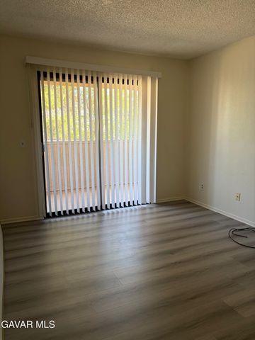 1827 E Ave J 10 2, Lancaster, CA 93535