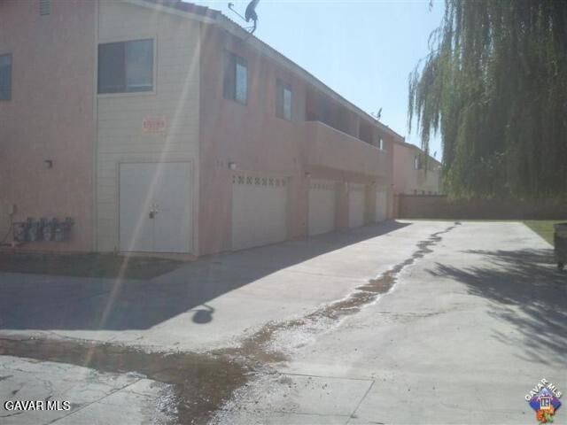 1827 E Ave J 10 2, Lancaster, CA 93535