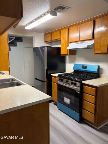 1827 E Ave J 10 2, Lancaster, CA 93535