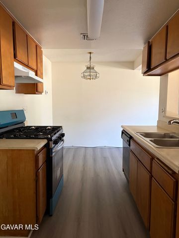 1827 E Ave J 10 2, Lancaster, CA 93535