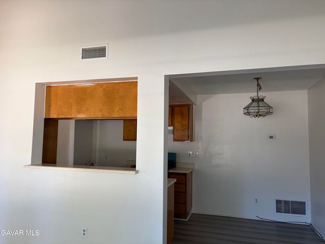 1827 E Ave J 10 2, Lancaster, CA 93535