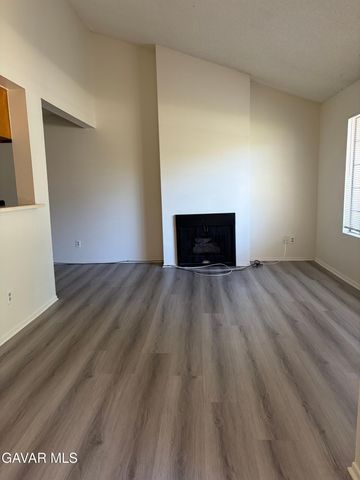 1827 E Ave J 10 2, Lancaster, CA 93535