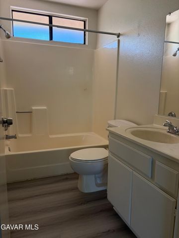 1827 E Ave J 10 2, Lancaster, CA 93535