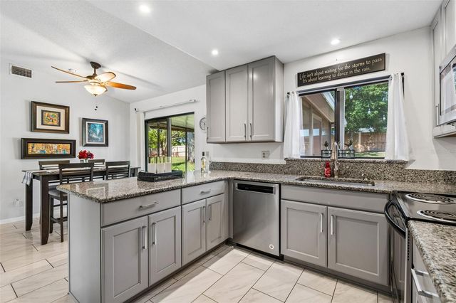 8425 SAINT GILES COURT, Zephyrhills, FL 33541