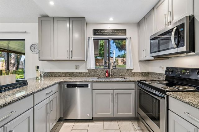 8425 SAINT GILES COURT, Zephyrhills, FL 33541