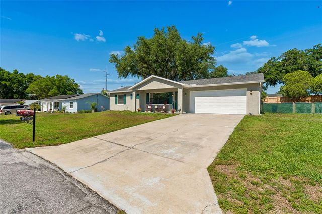 8425 SAINT GILES COURT, Zephyrhills, FL 33541