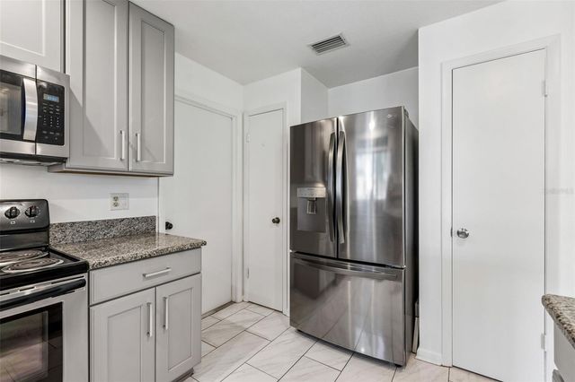 8425 SAINT GILES COURT, Zephyrhills, FL 33541