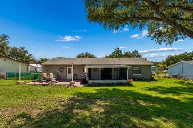 8425 SAINT GILES COURT, Zephyrhills, FL 33541