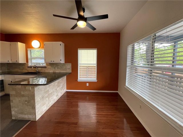 2007 E 10th ST A, Austin, TX 78702