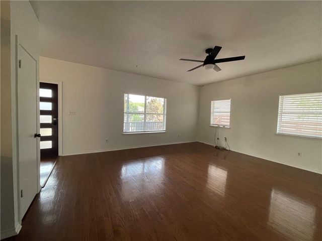 2007 E 10th ST A, Austin, TX 78702