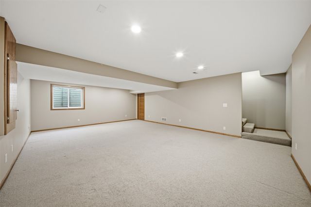 785 SE Bobwhite Lane, Waukee, IA 50263