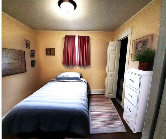 35 Transit Street, Warwick, RI 02889