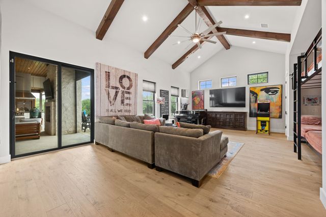 169 Golden Eagle LN, Dripping Springs, TX 78620