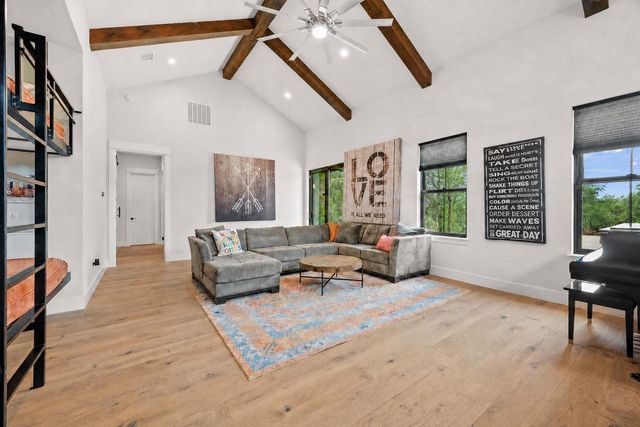 169 Golden Eagle LN, Dripping Springs, TX 78620