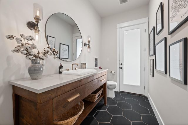 169 Golden Eagle LN, Dripping Springs, TX 78620
