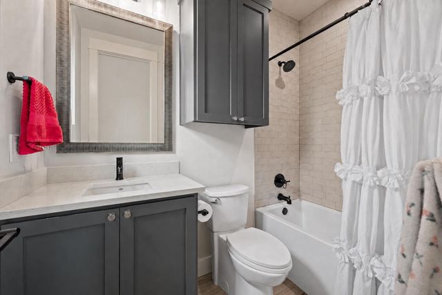 169 Golden Eagle LN, Dripping Springs, TX 78620