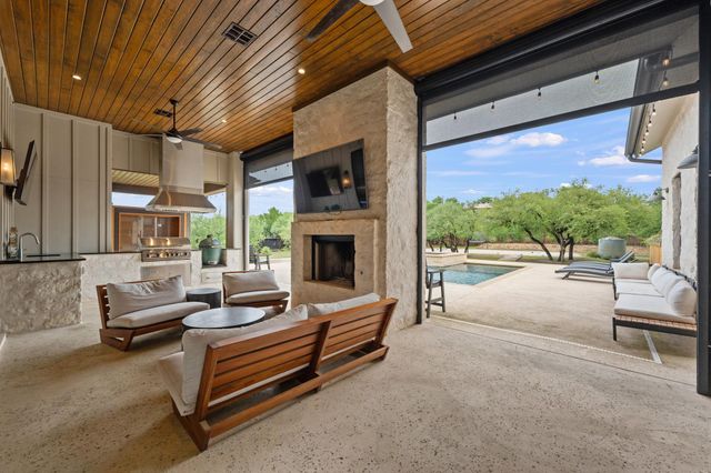 169 Golden Eagle LN, Dripping Springs, TX 78620