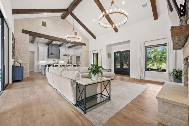 169 Golden Eagle LN, Dripping Springs, TX 78620