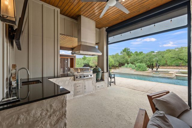 169 Golden Eagle LN, Dripping Springs, TX 78620
