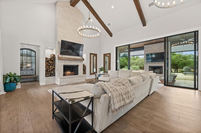 169 Golden Eagle LN, Dripping Springs, TX 78620