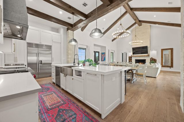 169 Golden Eagle LN, Dripping Springs, TX 78620