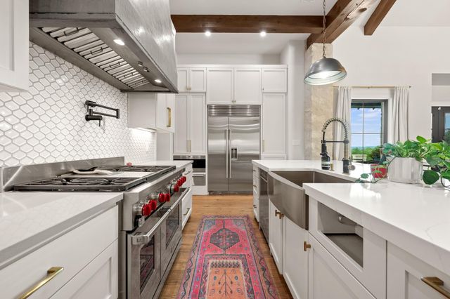 169 Golden Eagle LN, Dripping Springs, TX 78620