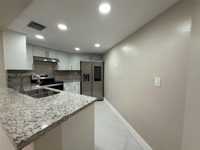 9405 Fontainebleau Blvd 113-22, Miami, FL 33172