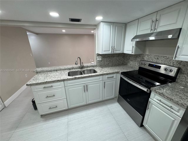 9405 Fontainebleau Blvd 113-22, Miami, FL 33172