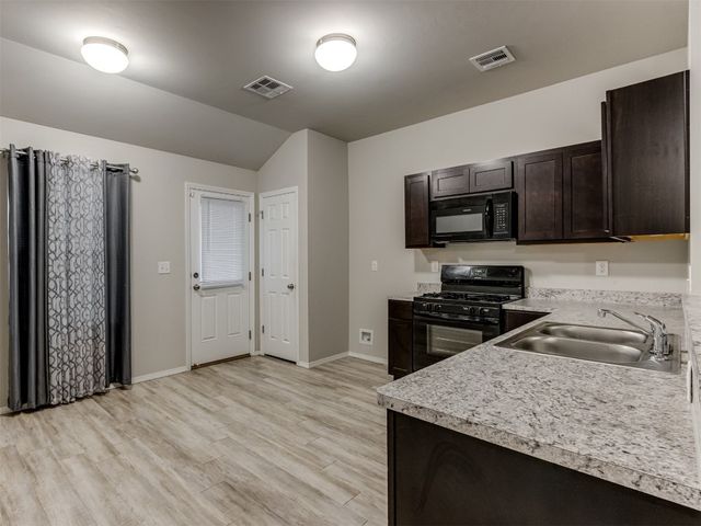 4321 Winding Brook, Harrah, OK 73045