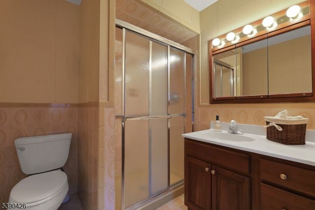 9 Keiller Ct, North Haledon Boro, NJ 07508