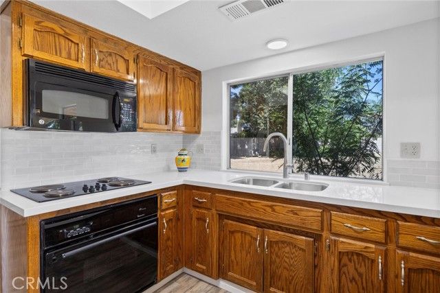 601 Las Arenas Court, Bakersfield, CA 93314