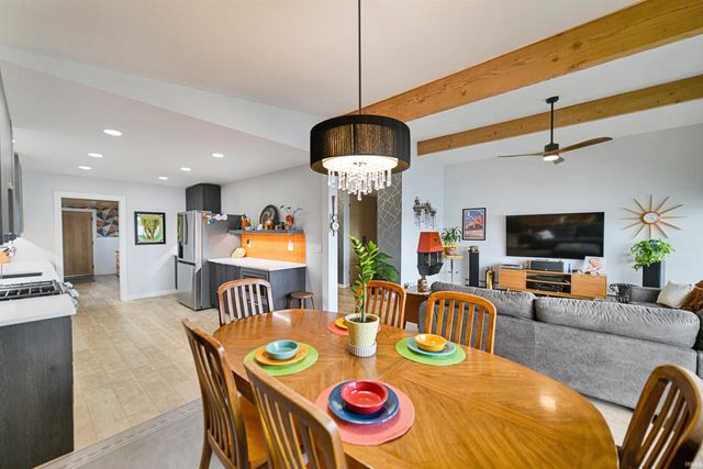 1043 E Northshore Drive, Syracuse, IN 46567