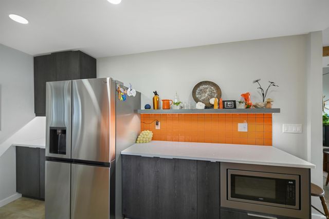 1043 E Northshore Drive, Syracuse, IN 46567