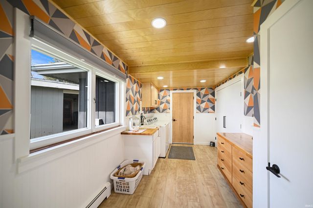 1043 E Northshore Drive, Syracuse, IN 46567