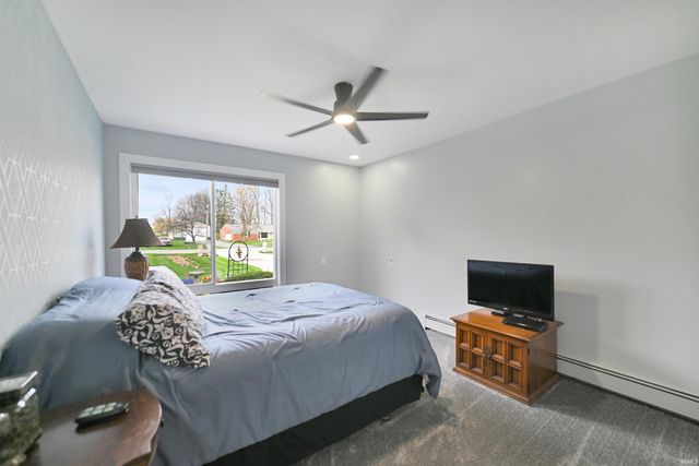 1043 E Northshore Drive, Syracuse, IN 46567