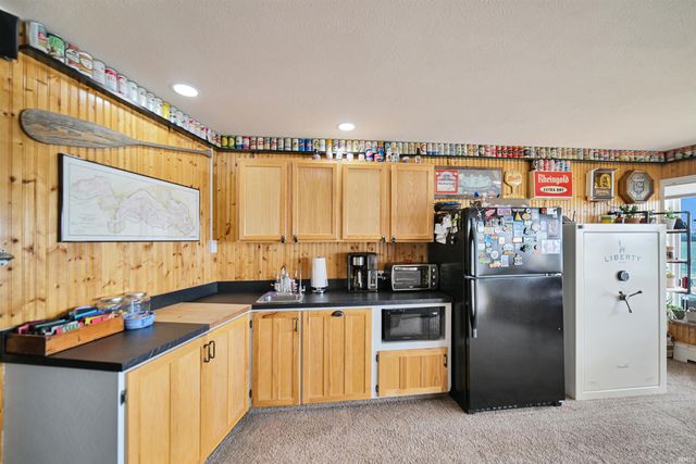 1043 E Northshore Drive, Syracuse, IN 46567
