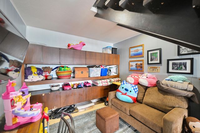 1043 E Northshore Drive, Syracuse, IN 46567