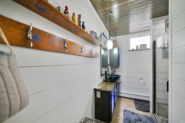 1043 E Northshore Drive, Syracuse, IN 46567