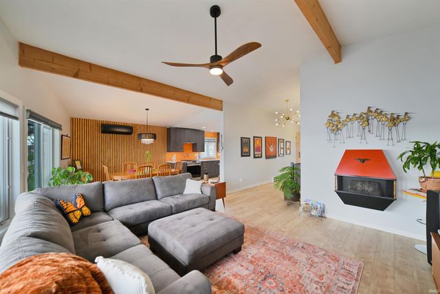 1043 E Northshore Drive, Syracuse, IN 46567