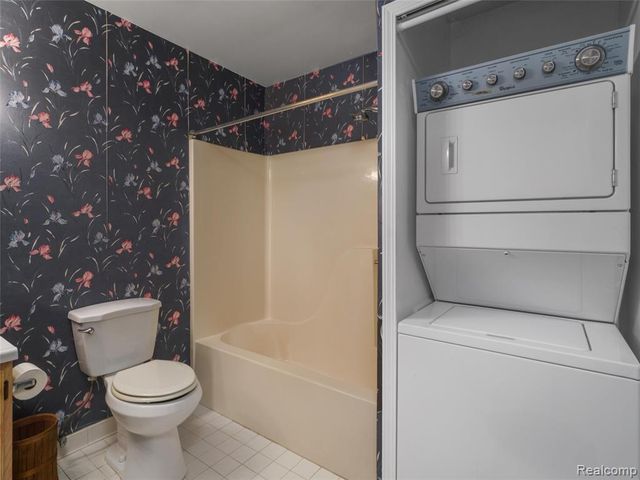 1127 S Lake Drive 206, Novi, MI 48377