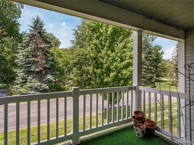 1127 S Lake Drive 206, Novi, MI 48377