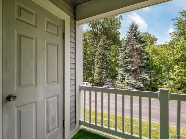 1127 S Lake Drive 206, Novi, MI 48377