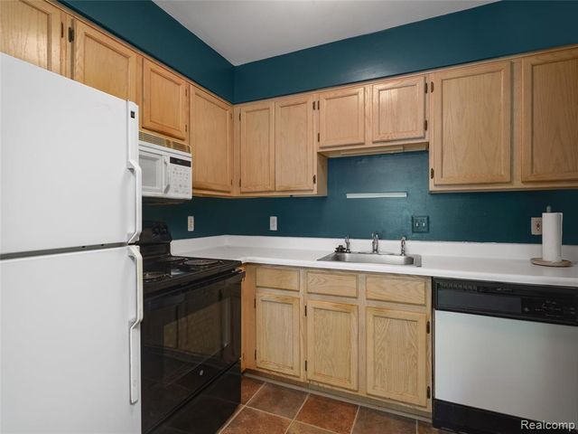 1127 S Lake Drive 206, Novi, MI 48377